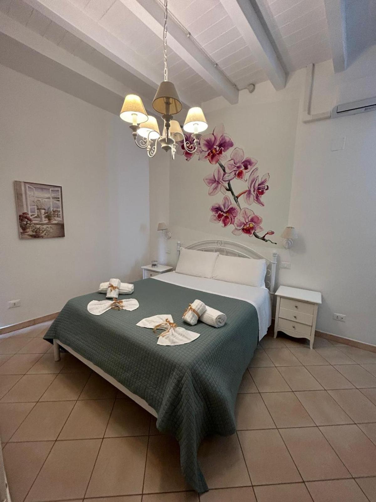 My Monopoli- Casa Dei Fiori "Orchidea" Centro Storico Hotel Luaran gambar